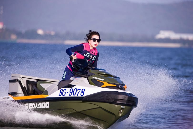 Người phụ nữ bảo hiểm 49 tuổi đẹp trưởng thành có hương vị độc đáo